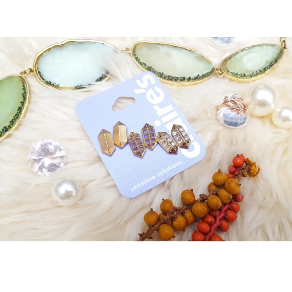 Claire's Jewelry - NWT • Claire's Gold Tone Geometric Earring Set